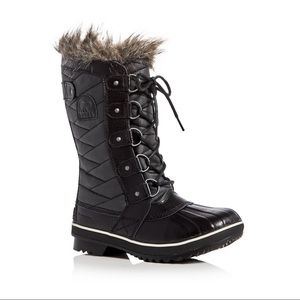 New in box Women’s TOFINO II BLACK STONE COLOR  WATERPROOF IMPERMEABLE BOOTS